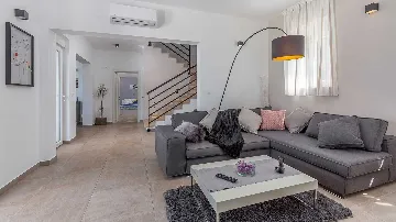 Pula 4-Bedroom Villa with Private Parking