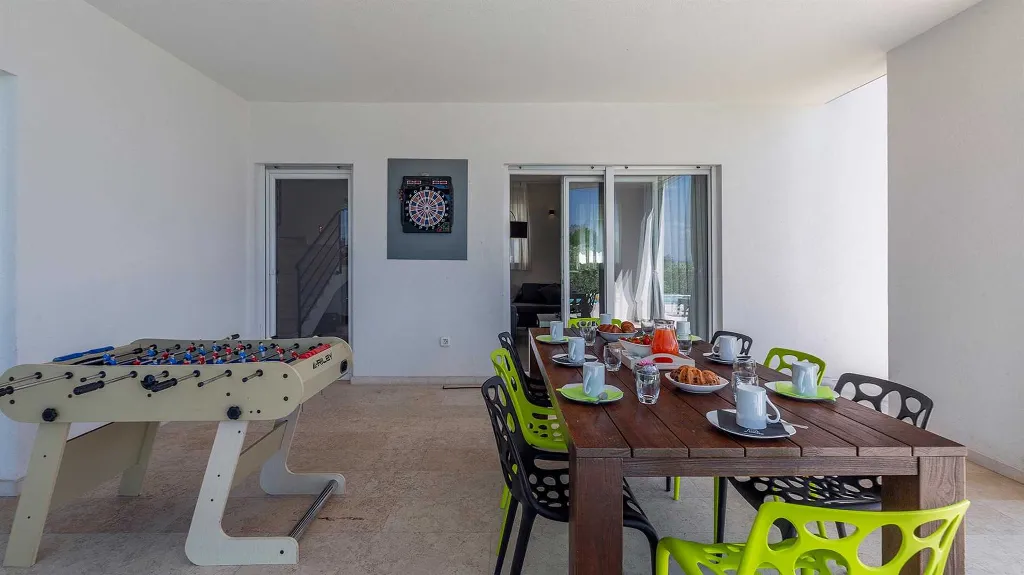 Pula 4-Bedroom Villa with Private Parking