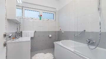 Pula 4-Bedroom Villa with Private Parking