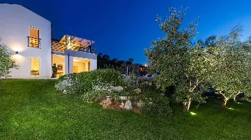 Pula 4-Bedroom Villa with Private Parking