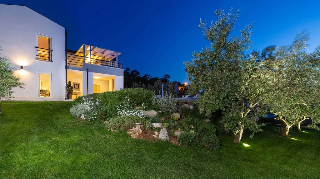 Pula 4-Bedroom Villa with Private Parking