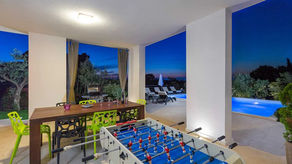 Pula 4-Bedroom Villa with Private Parking