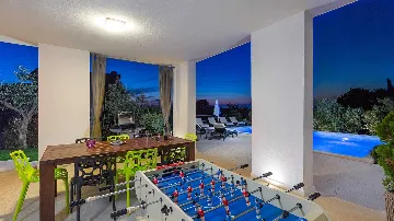 Pula 4-Bedroom Villa with Private Parking