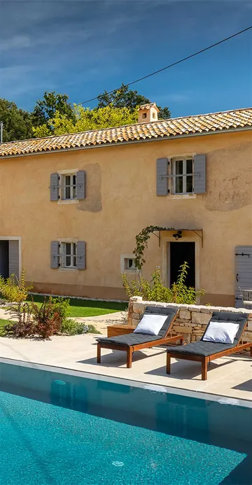 Renovated Heritage Villa with Infinity Pool in Žminj