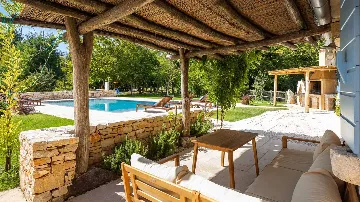 Renovated Heritage Villa with Infinity Pool in Žminj