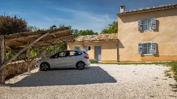 Renovated Heritage Villa with Infinity Pool in Žminj