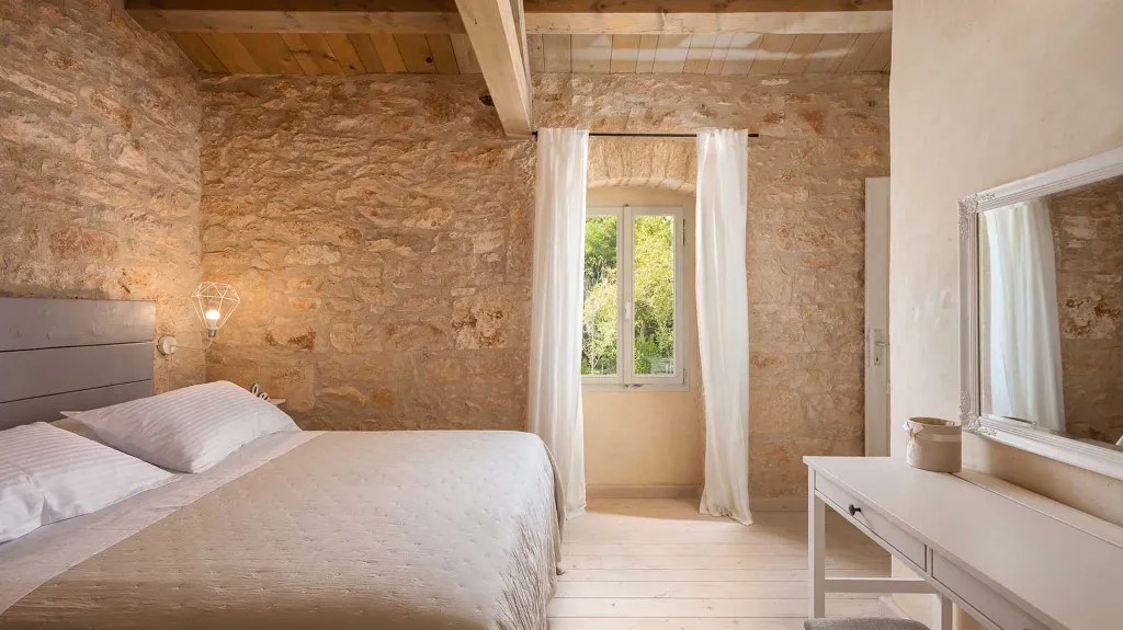 Renovated Heritage Villa with Infinity Pool in Žminj
