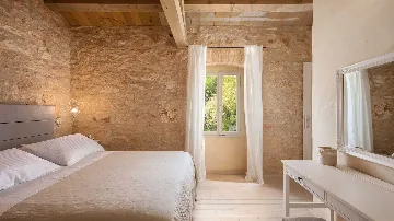 Renovated Heritage Villa with Infinity Pool in Žminj