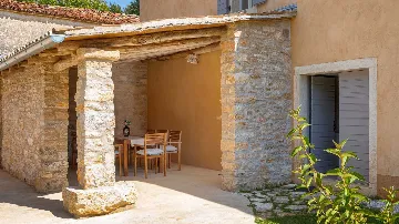 Renovated Heritage Villa with Infinity Pool in Žminj