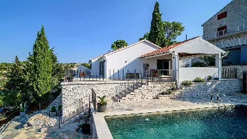 Eco-Friendly Villa in Splitska (6–8 Guests)