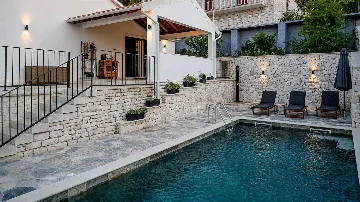 Eco-Friendly Villa in Splitska (6–8 Guests)