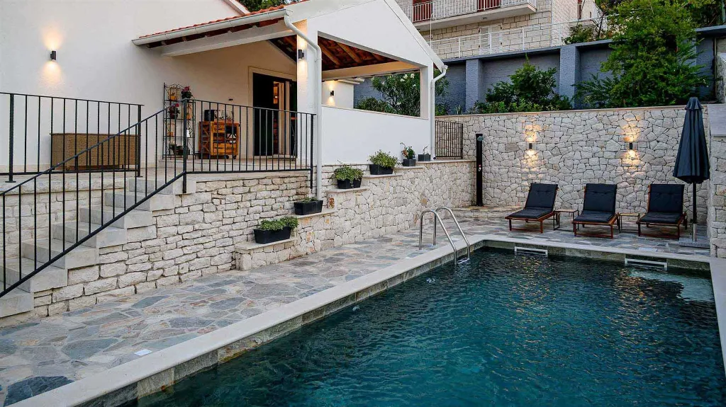Eco-Friendly Villa in Splitska (6–8 Guests)