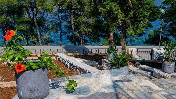 Eco-Friendly Villa in Splitska (6–8 Guests)