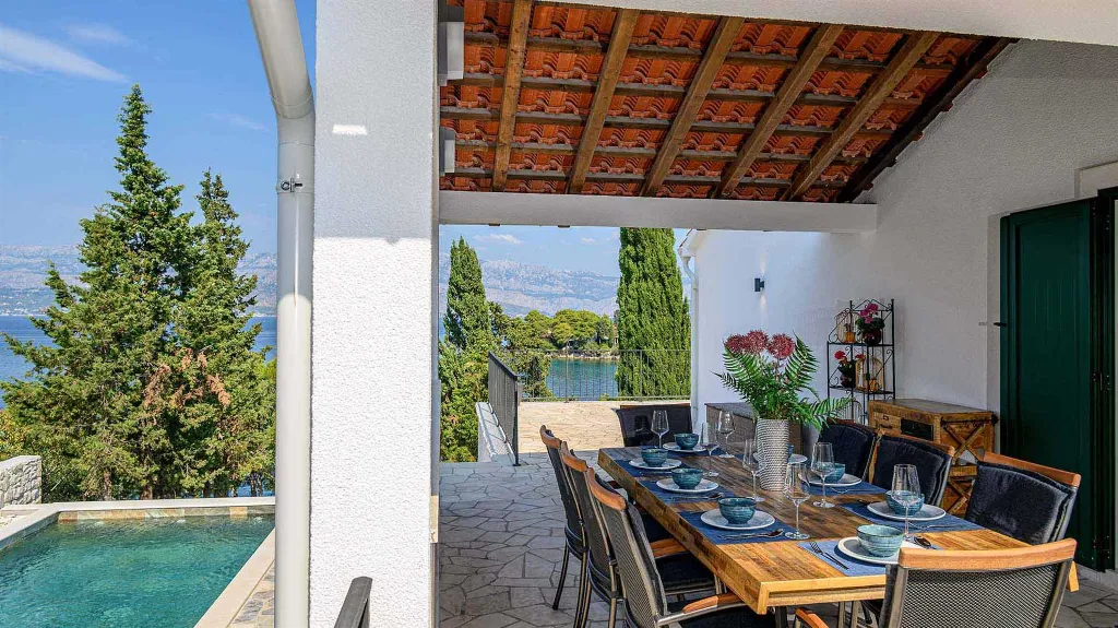 Eco-Friendly Villa in Splitska (6–8 Guests)
