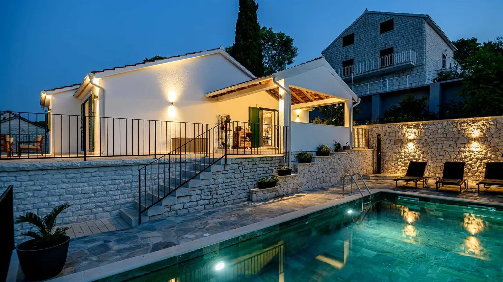 Eco-Friendly Villa in Splitska (6–8 Guests)