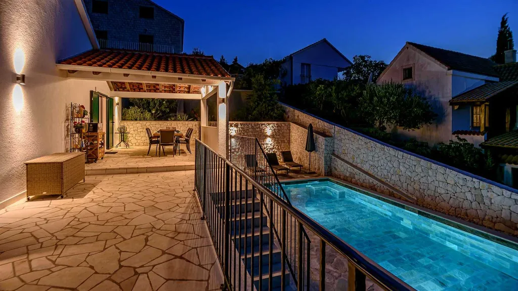 Eco-Friendly Villa in Splitska (6–8 Guests)