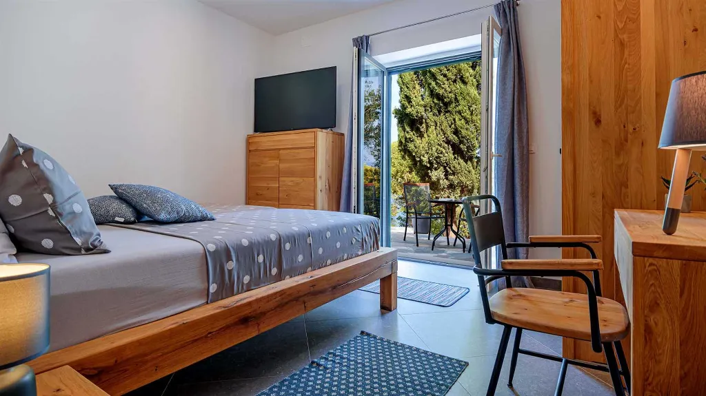 Eco-Friendly Villa in Splitska (6–8 Guests)