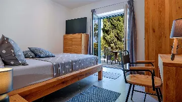 Eco-Friendly Villa in Splitska (6–8 Guests)