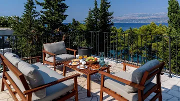 Eco-Friendly Villa in Splitska (6–8 Guests)