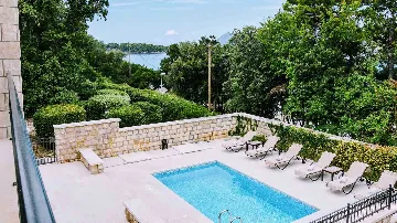 5-Bedroom Villa in Dubrovnik for 9 Guests