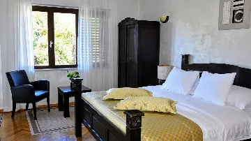 5-Bedroom Villa in Dubrovnik for 9 Guests