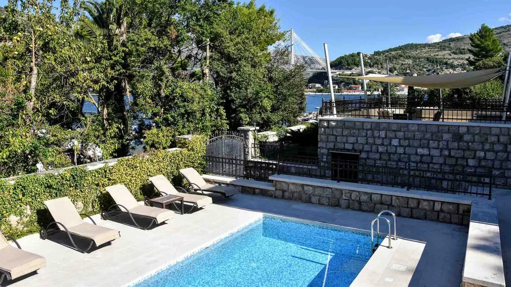 5-Bedroom Villa in Dubrovnik for 9 Guests