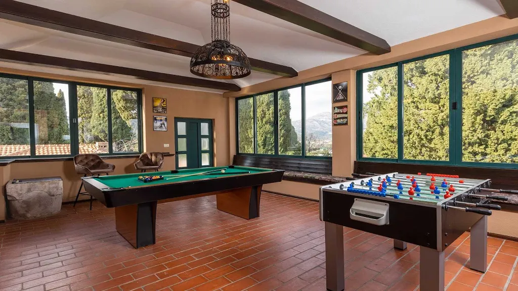 Villa in Mlini for Up to 12 Guests with Heated Pool