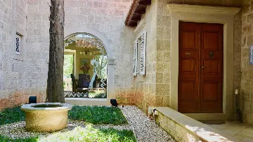 Heritage Villa in Čilipi for 8 Guests