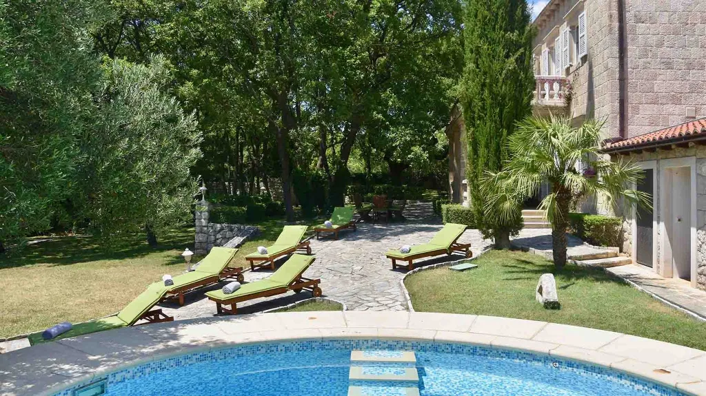 Heritage Villa in Čilipi for 8 Guests