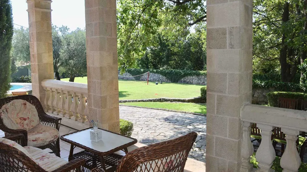 Heritage Villa in Čilipi for 8 Guests