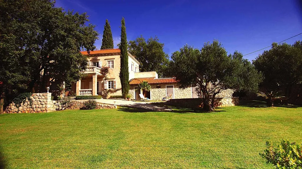 Heritage Villa in Čilipi for 8 Guests