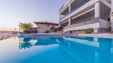 Villa in Podstrana for Up to 20 Guests