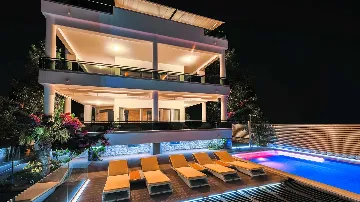 Villa in Podstrana for Up to 20 Guests