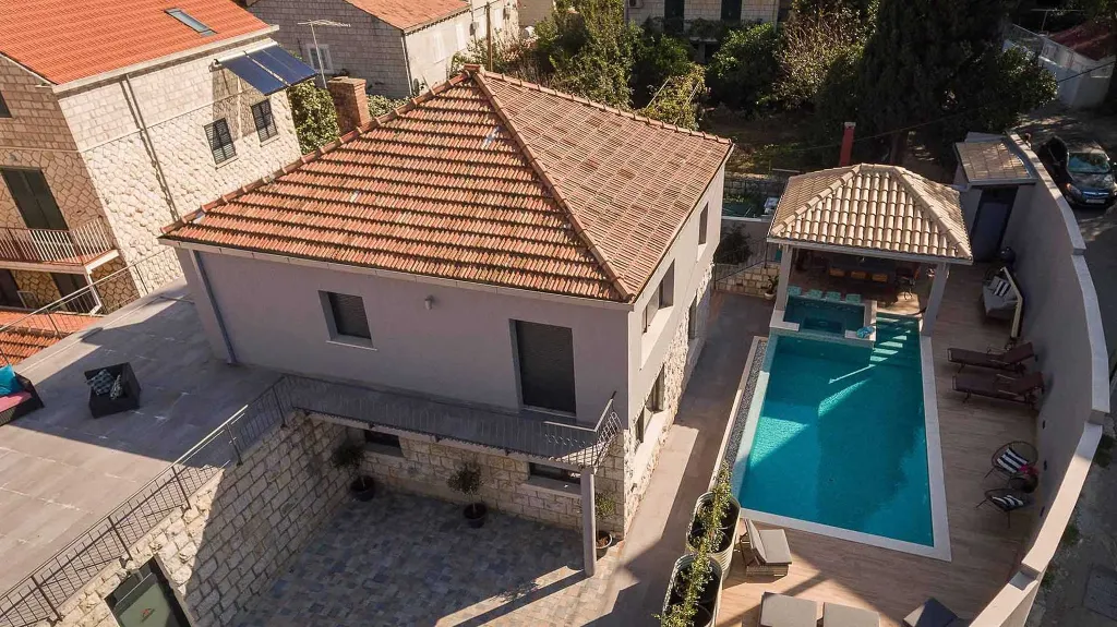4-Bedroom Villa with Heated Infinity Pool in Dubrovnik