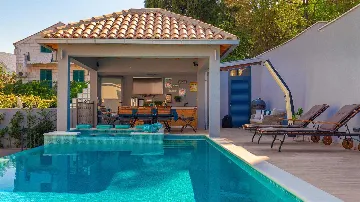 4-Bedroom Villa with Heated Infinity Pool in Dubrovnik