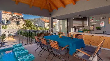 4-Bedroom Villa with Heated Infinity Pool in Dubrovnik