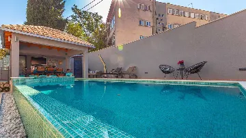 4-Bedroom Villa with Heated Infinity Pool in Dubrovnik