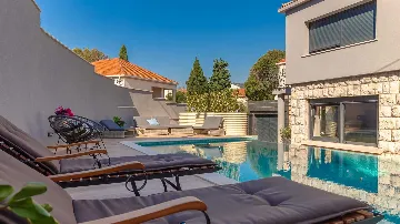 4-Bedroom Villa with Heated Infinity Pool in Dubrovnik