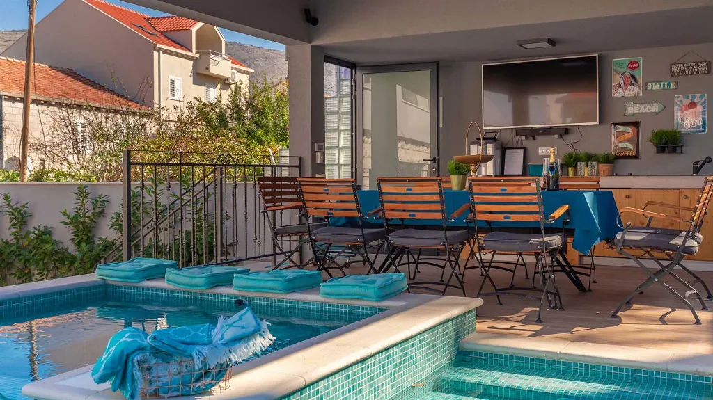 4-Bedroom Villa with Heated Infinity Pool in Dubrovnik