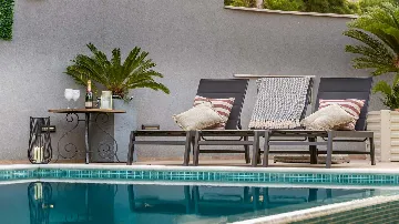 4-Bedroom Villa with Heated Infinity Pool in Dubrovnik