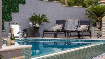 4-Bedroom Villa with Heated Infinity Pool in Dubrovnik