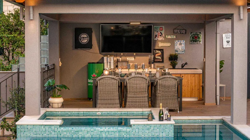 4-Bedroom Villa with Heated Infinity Pool in Dubrovnik