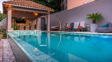 4-Bedroom Villa with Heated Infinity Pool in Dubrovnik