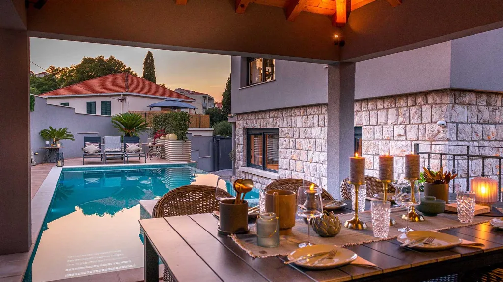 4-Bedroom Villa with Heated Infinity Pool in Dubrovnik