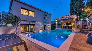 4-Bedroom Villa with Heated Infinity Pool in Dubrovnik