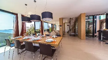 Modern 3-Bedroom Villa in Primošten for 6