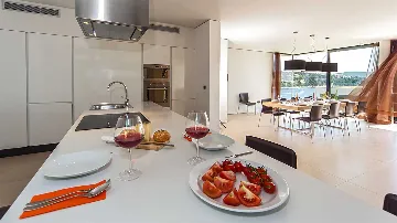 Modern 3-Bedroom Villa in Primošten for 6