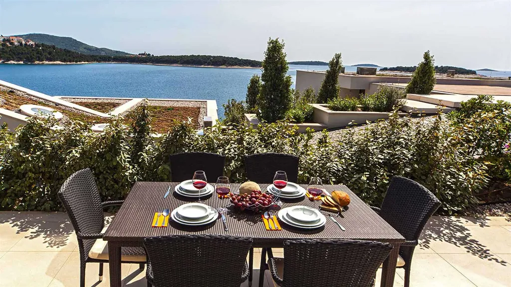 Modern 3-Bedroom Villa in Primošten for 6