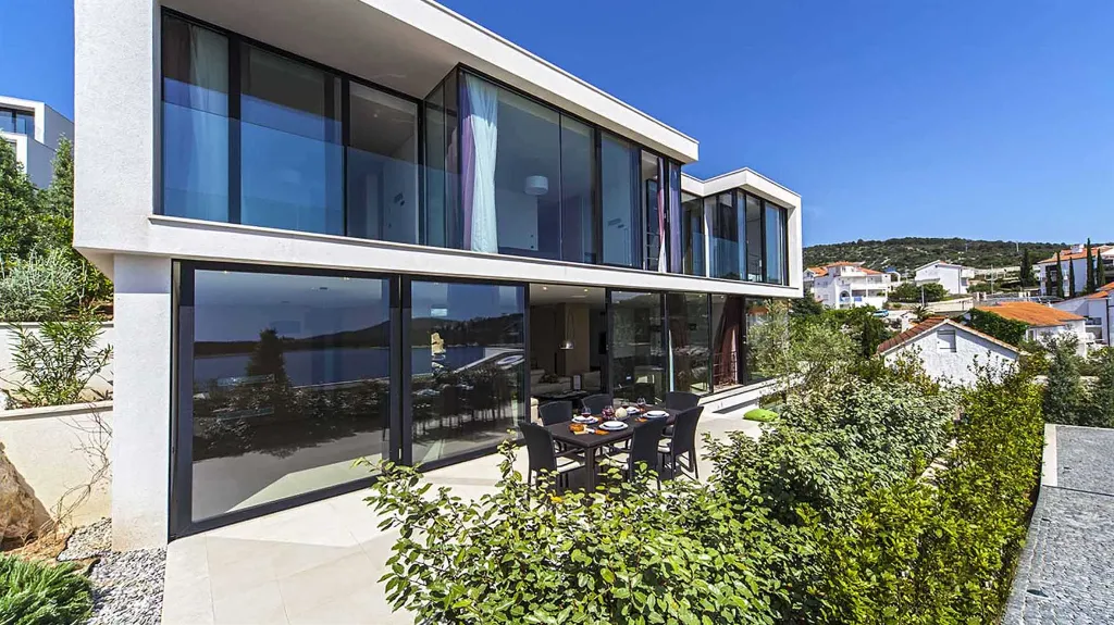 Modern 3-Bedroom Villa in Primošten for 6