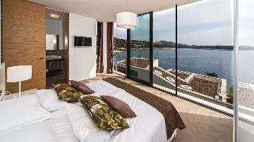 Modern 3-Bedroom Villa in Primošten for 6